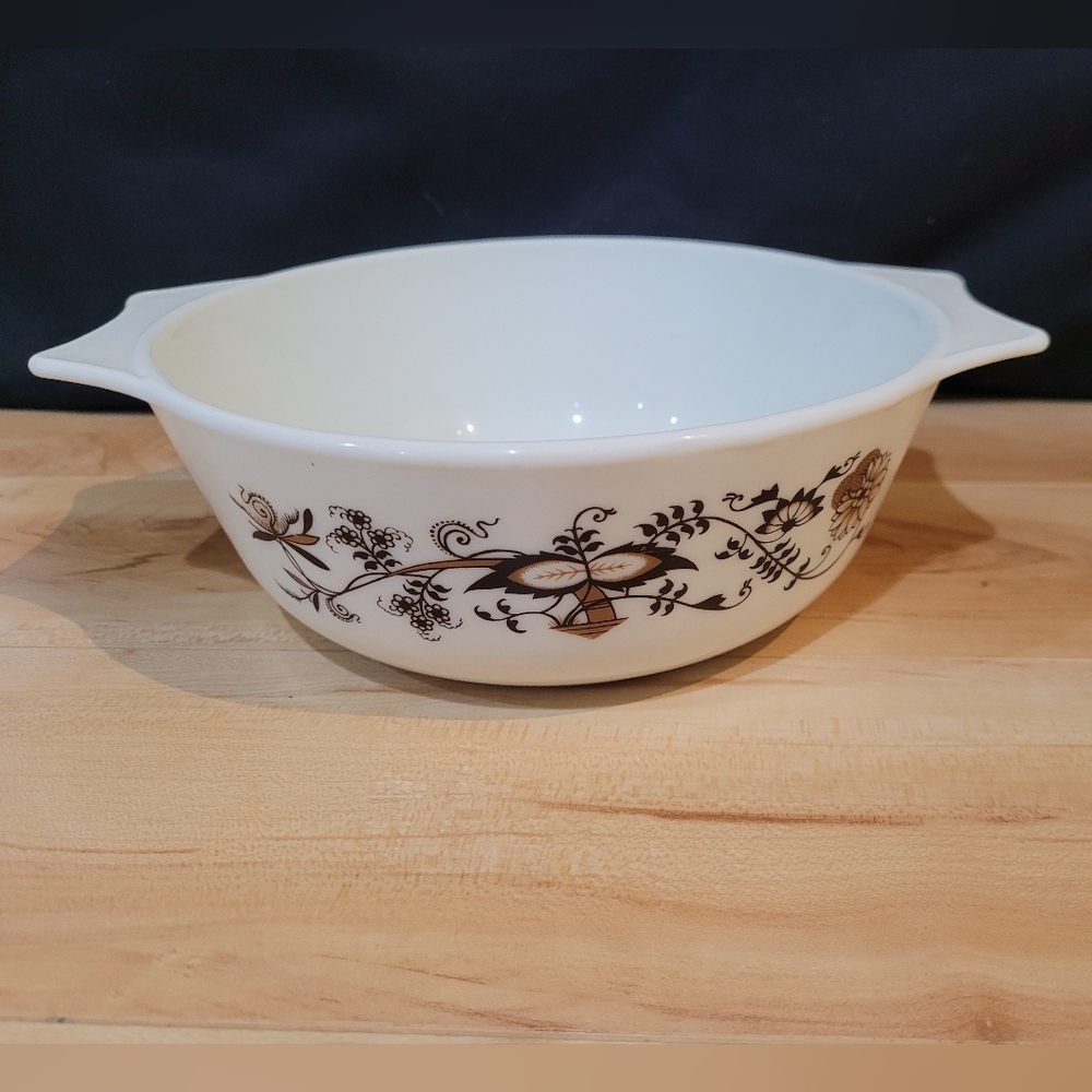 Vintage Pyrex Brown Floral Vine casserole dish
